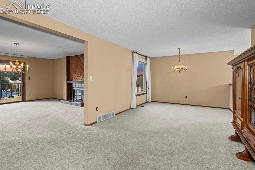 Image 4 of 20: Dining Room