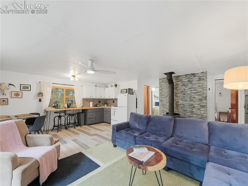 Image 4 of 17: Living Room