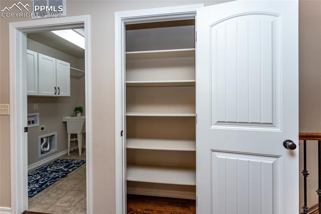Image 16 of 50: Pantry