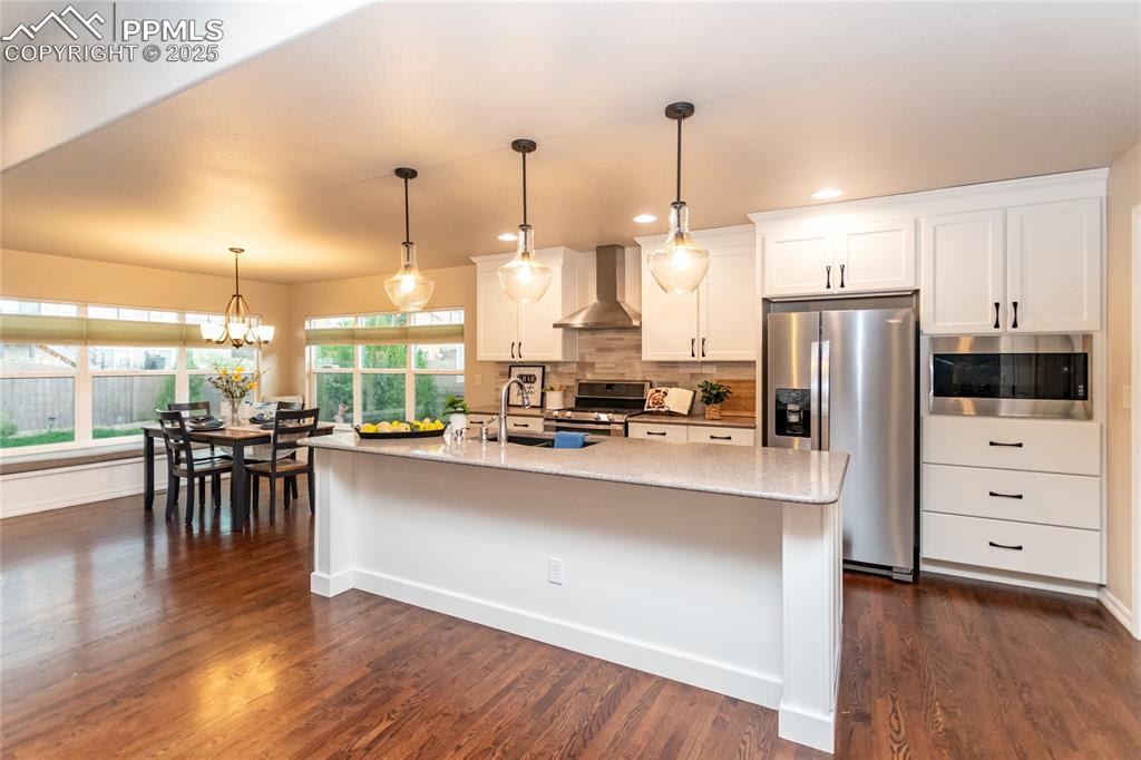 Image 9 of 50: Kitchen