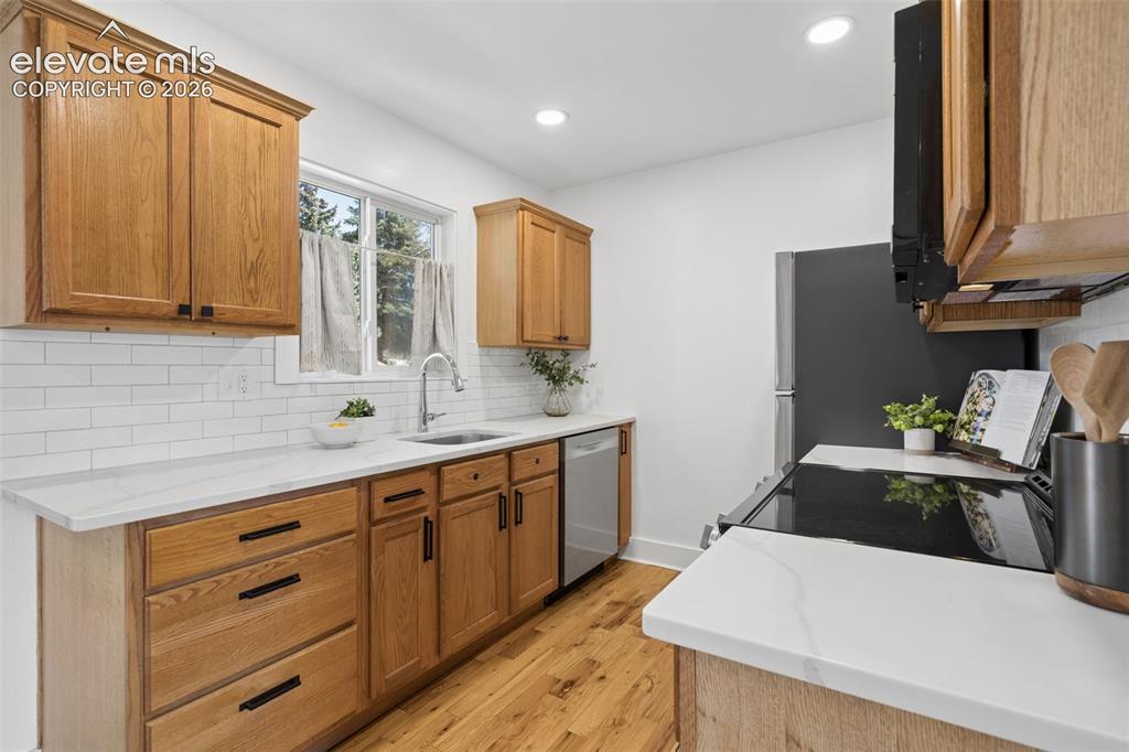 Image 11 of 42: Kitchen