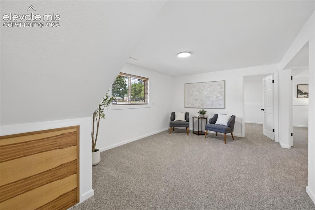 Image 19 of 42: Family Room