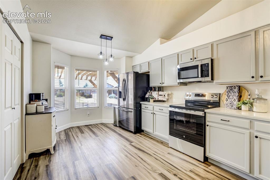 Image 11 of 44: Kitchen