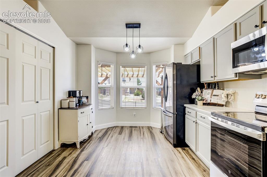 Image 12 of 44: Kitchen