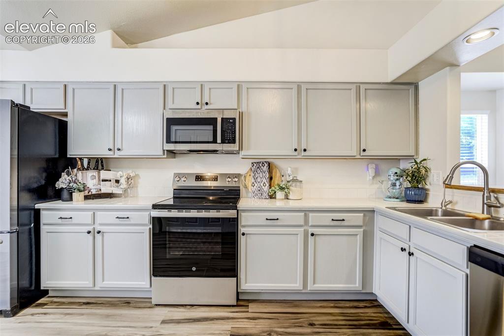 Image 13 of 44: Kitchen