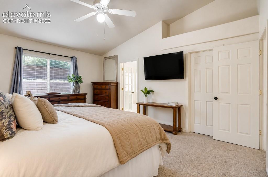 Image 19 of 44: Bedroom
