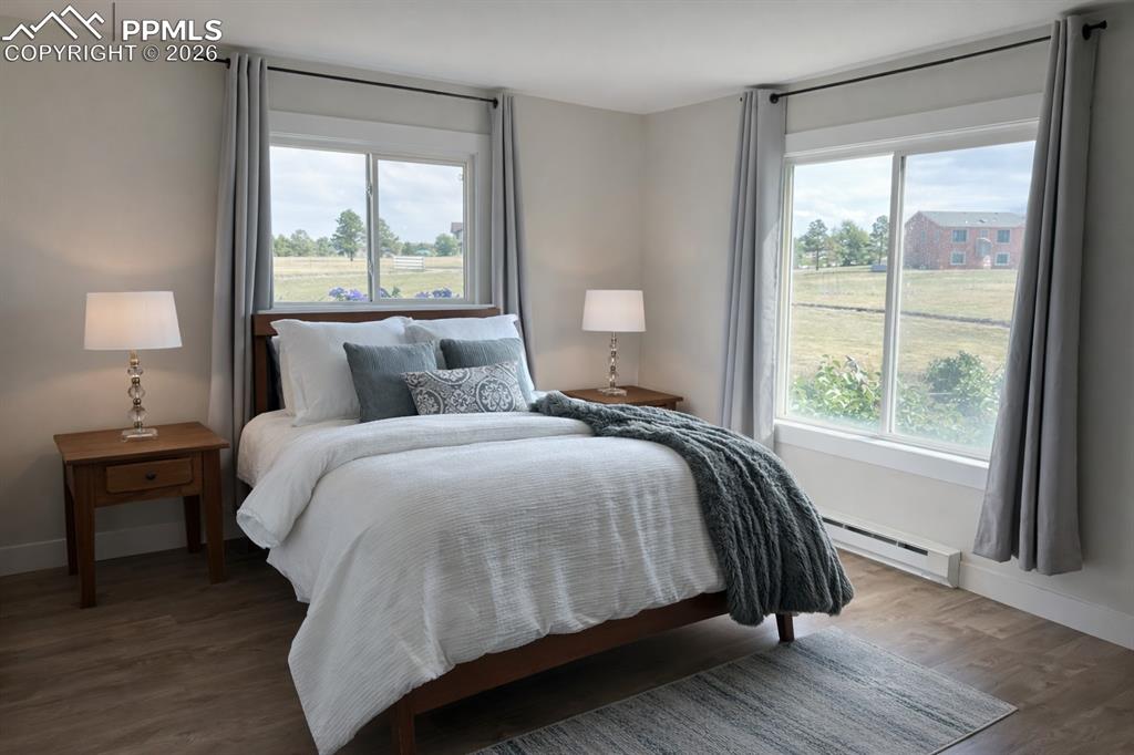 Image 14 of 40: Bedroom