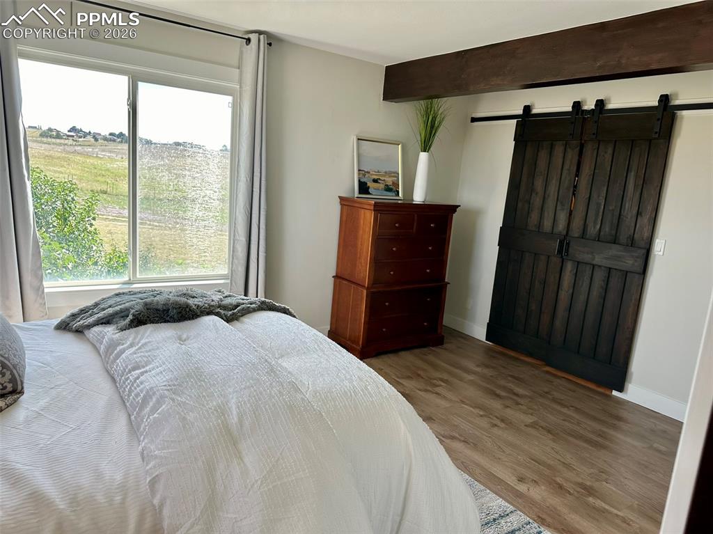 Image 15 of 40: Bedroom