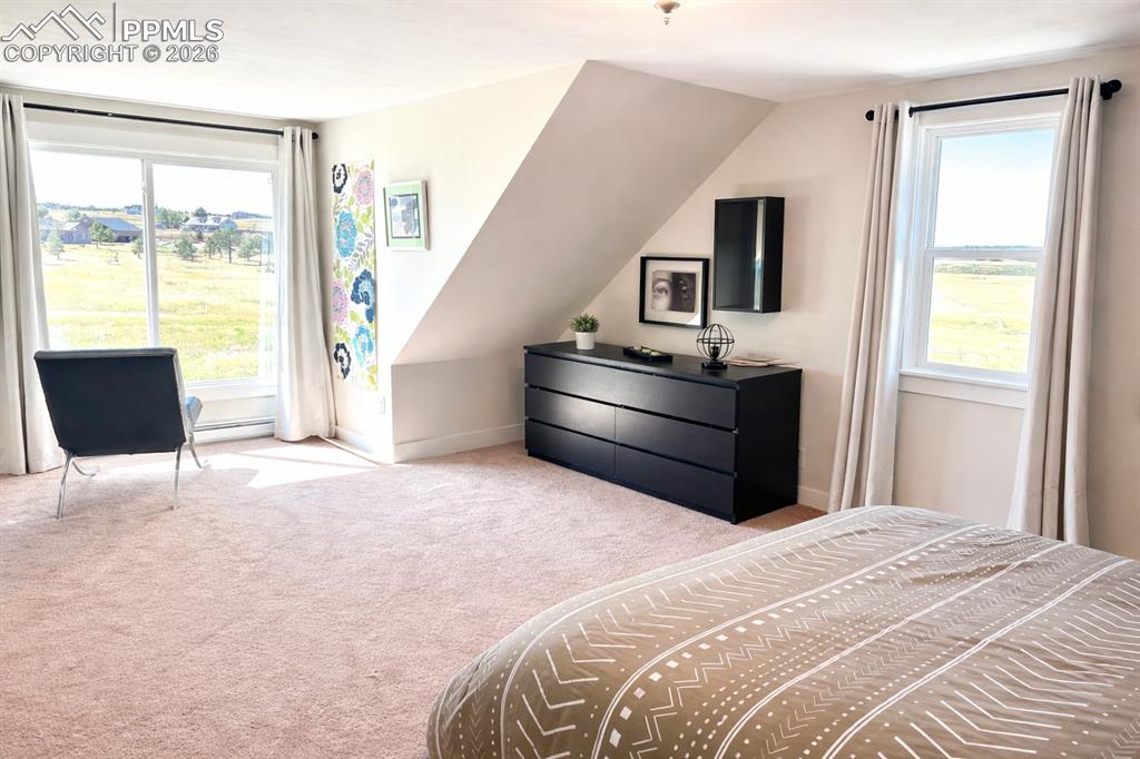 Image 17 of 40: Bedroom