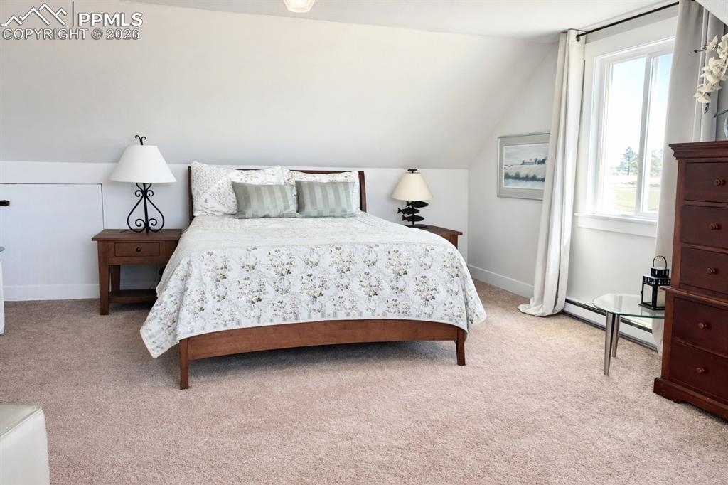 Image 21 of 40: Bedroom