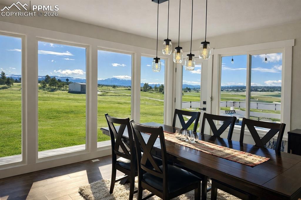 Image 9 of 40: Dining Area