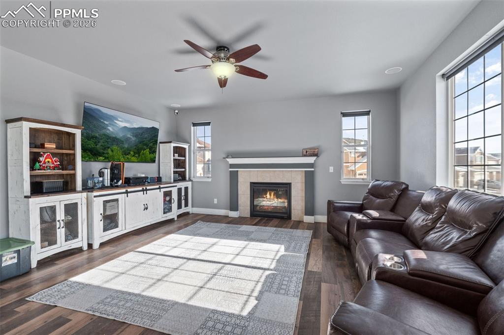 Image 11 of 36: Living Room