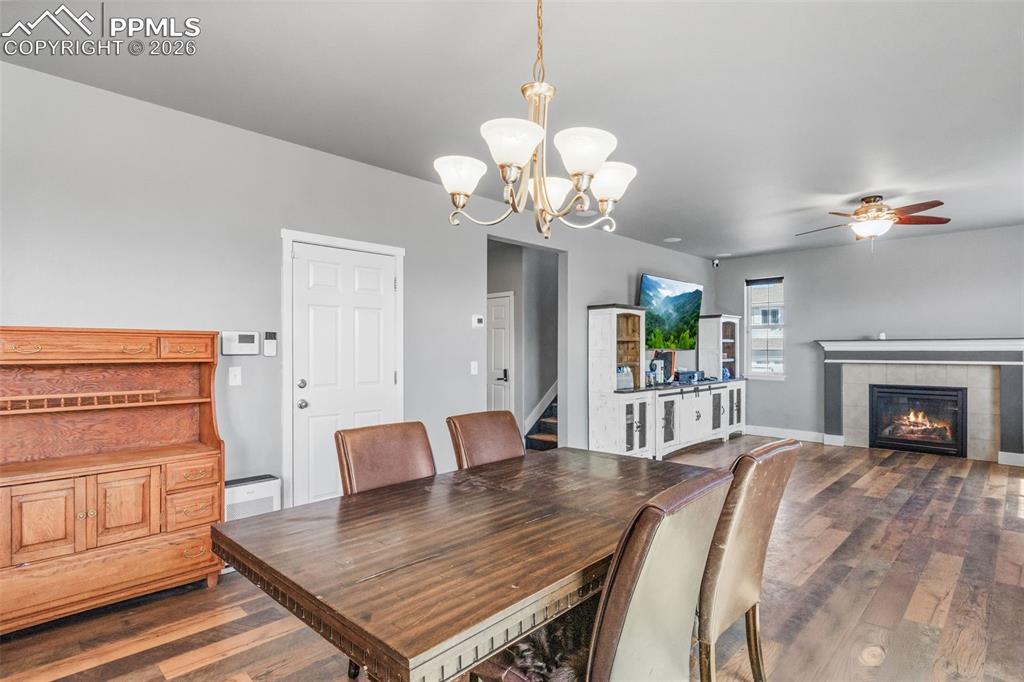 Image 12 of 36: Dining Area