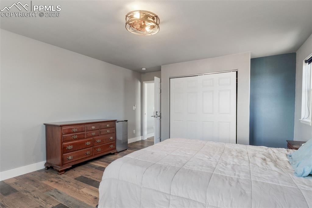 Image 20 of 36: Bedroom