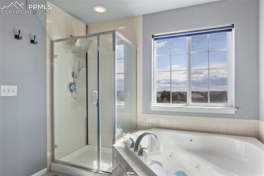 Image 22 of 36: Bathroom