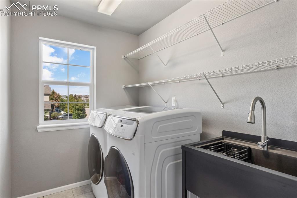 Image 32 of 36: Laundry