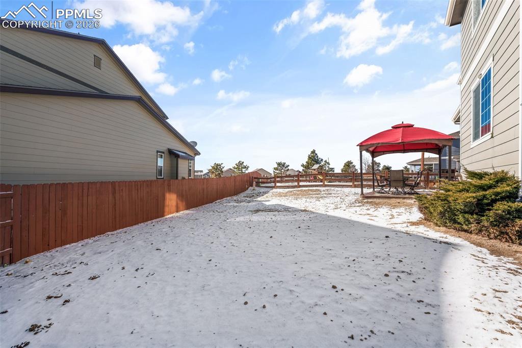 Image 36 of 36: Yard