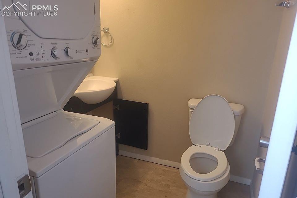 Image 11 of 19: Living Room