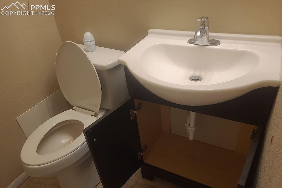 Image 12 of 19: Bathroom