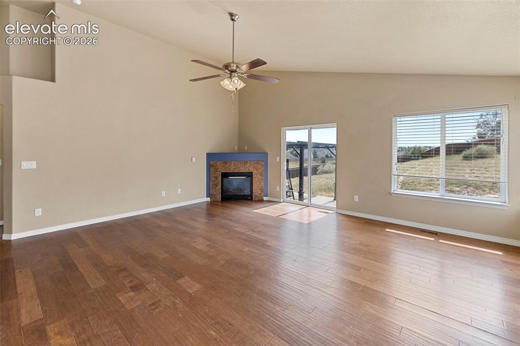 Image 8 of 40: Living Room