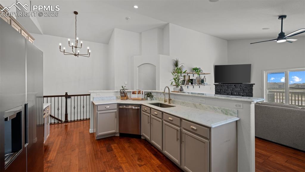 Image 10 of 40: Kitchen