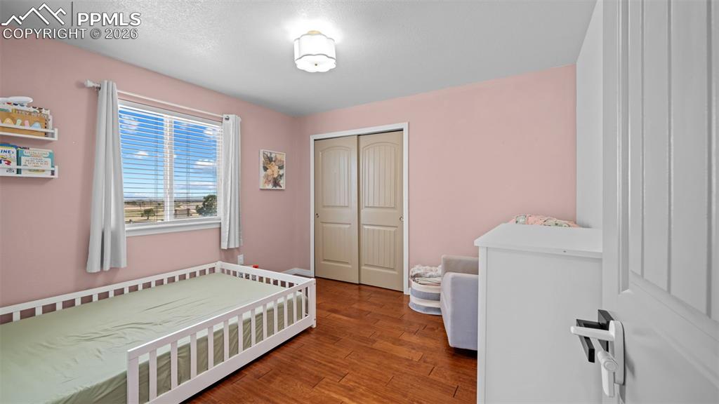 Image 18 of 40: Bedroom