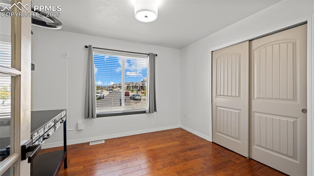 Image 19 of 40: Bedroom