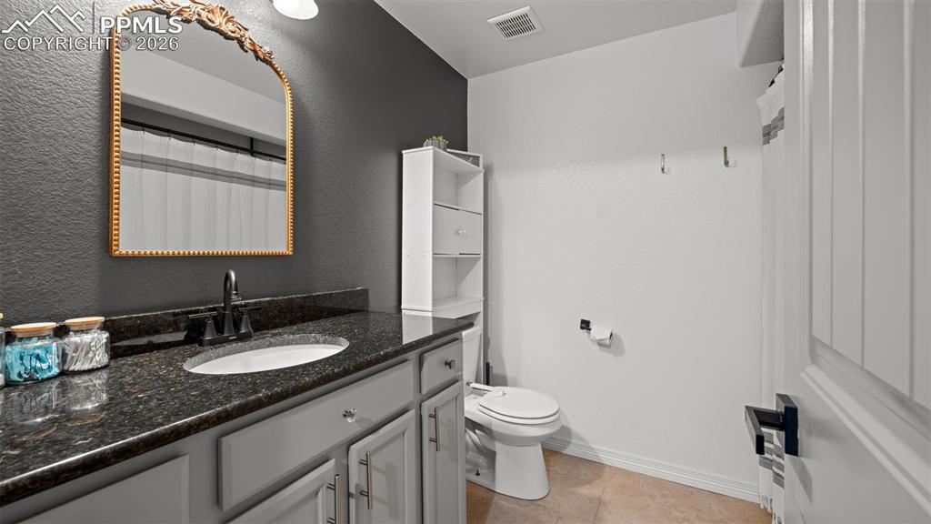 Image 27 of 40: Bathroom