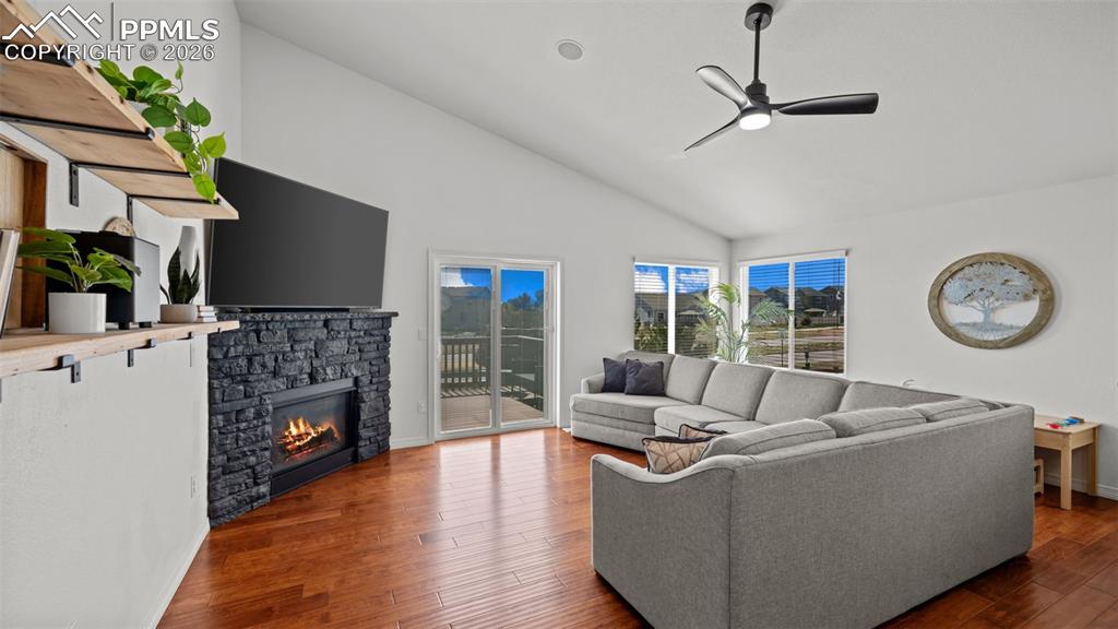 Image 6 of 40: Living Room