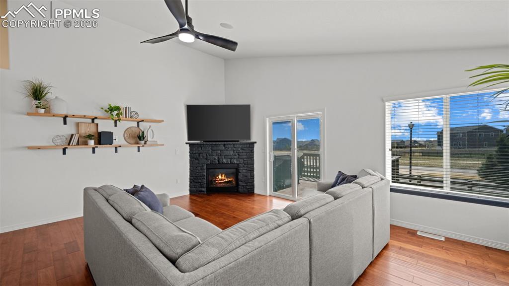 Image 7 of 40: Living Room