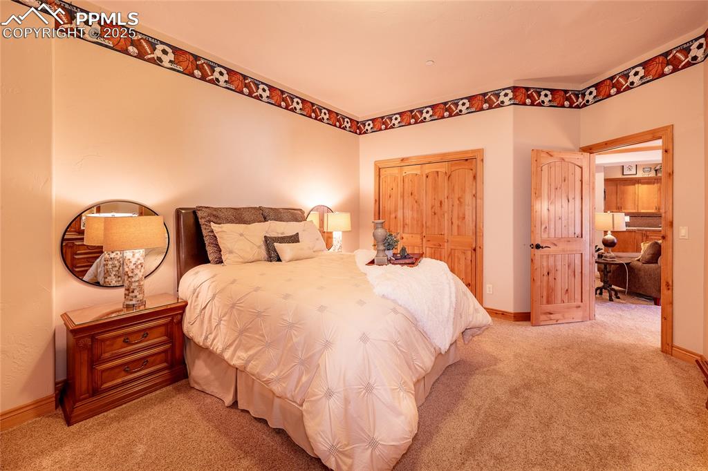 Image 23 of 47: Carpeted bedroom