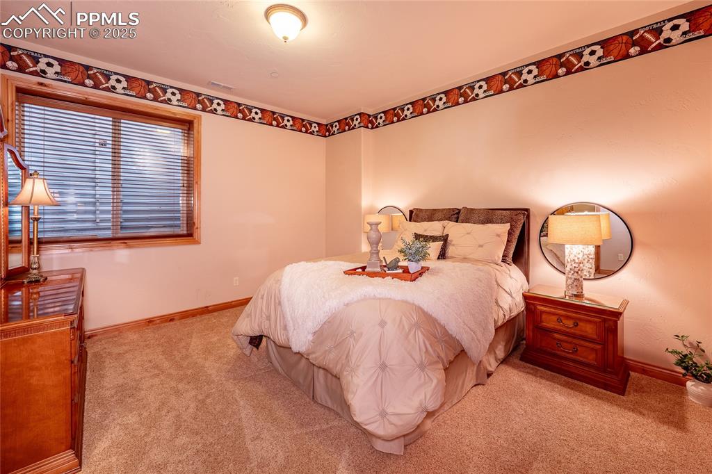 Image 24 of 47: Carpeted bedroom