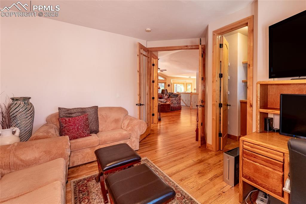 Image 32 of 47: Office