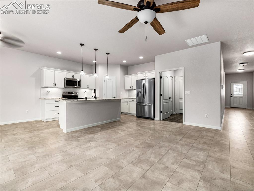 Image 12 of 25: Kitchen