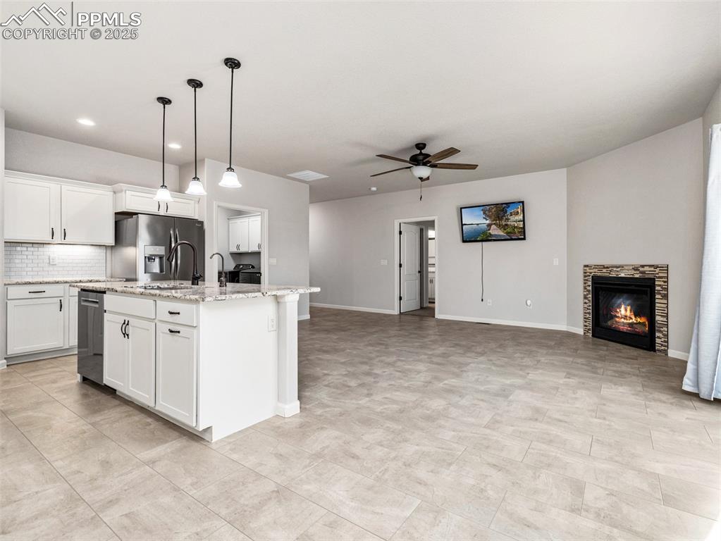 Image 13 of 25: Kitchen