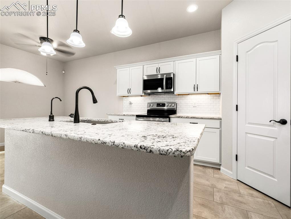 Image 15 of 25: Kitchen