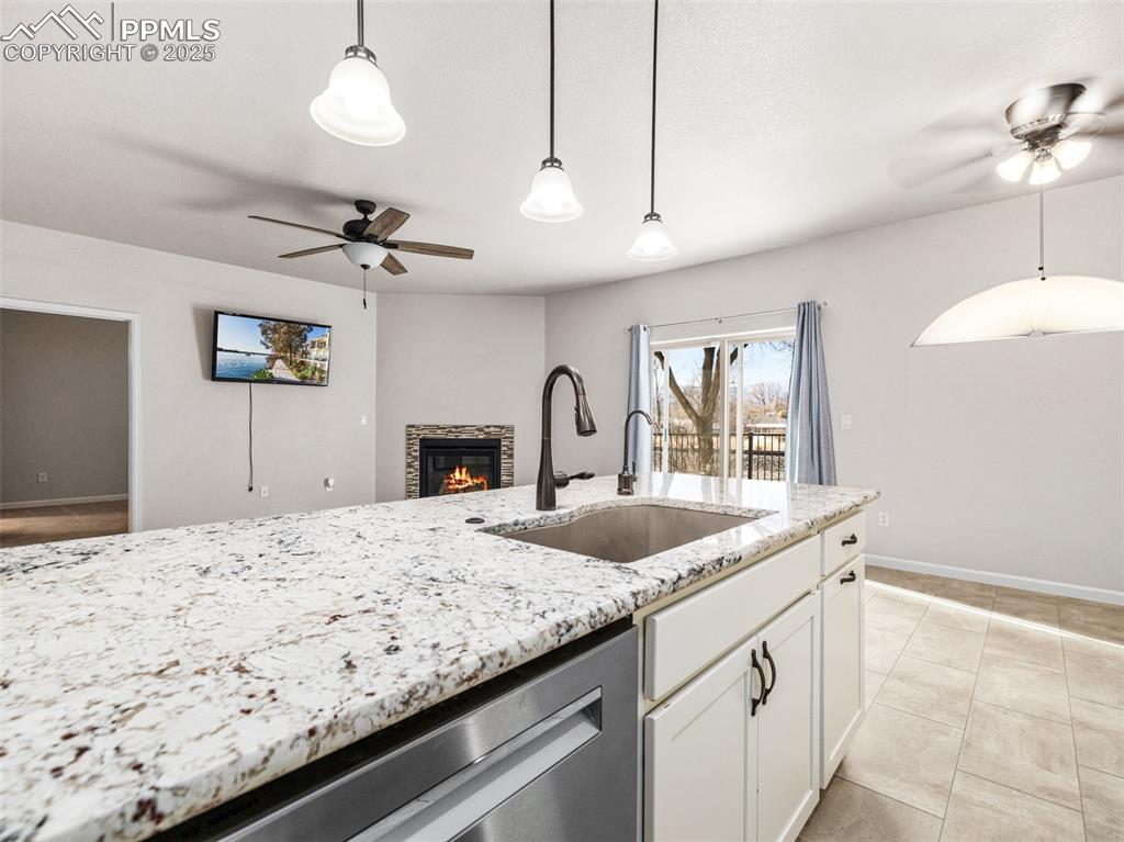 Image 18 of 25: Kitchen