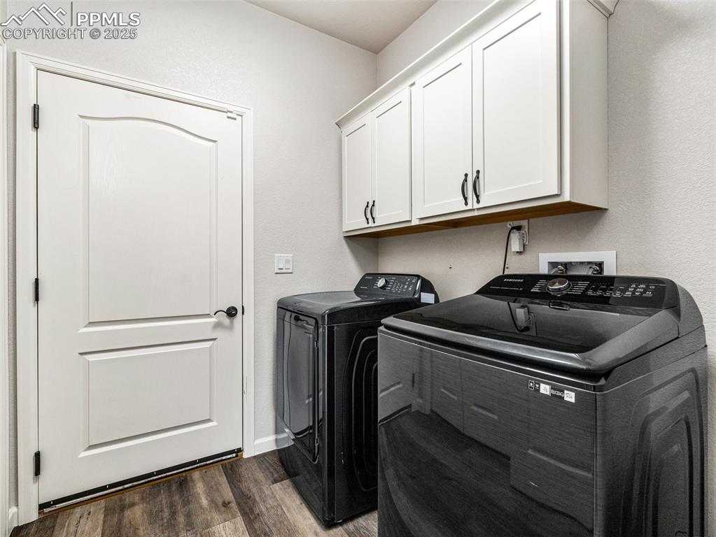 Image 19 of 25: Laundry