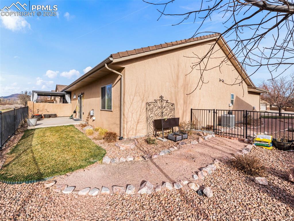 Image 4 of 25: Back of Structure