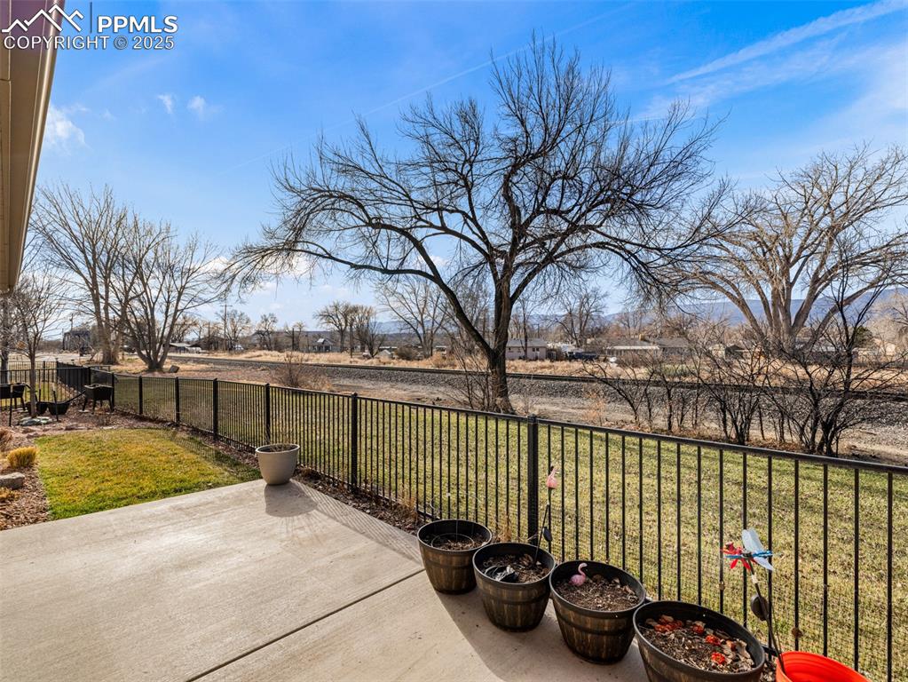 Image 5 of 25: Patio