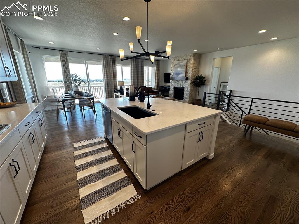 Image 4 of 5: Kitchen