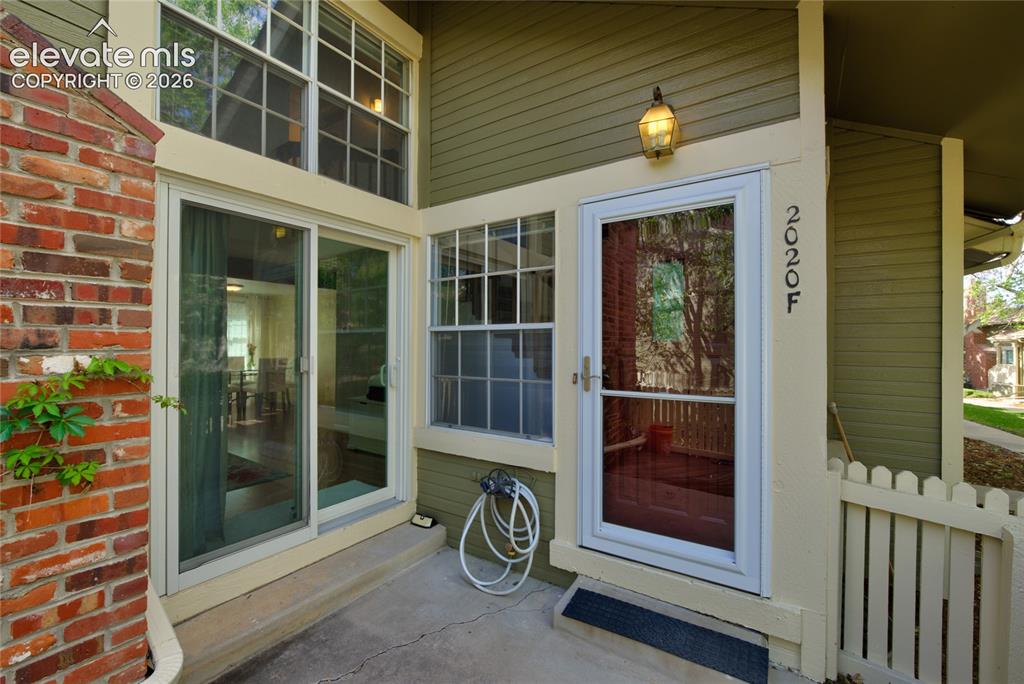 Image 3 of 19: Entry