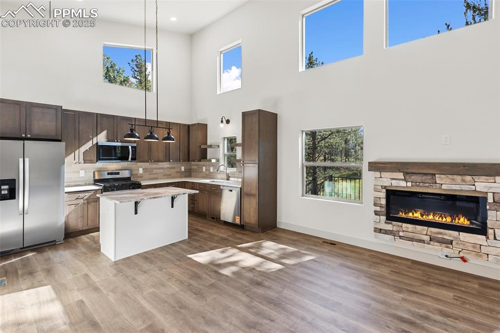 Image 13 of 48: Kitchen