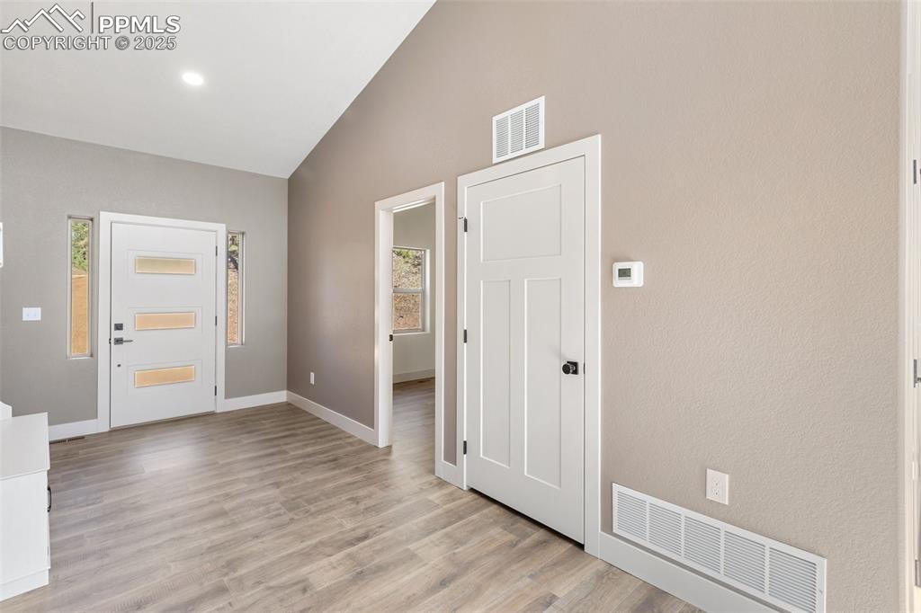 Image 19 of 48: Entry