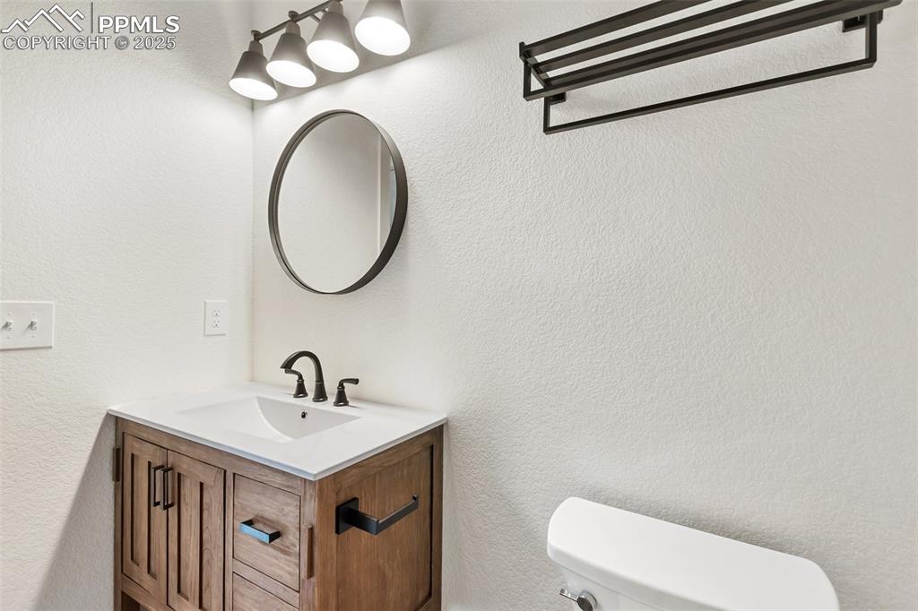 Image 22 of 48: Bathroom