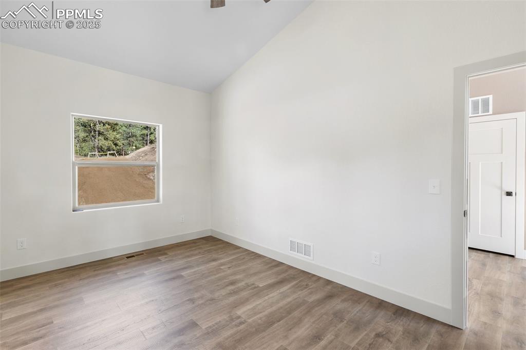 Image 29 of 48: Bedroom