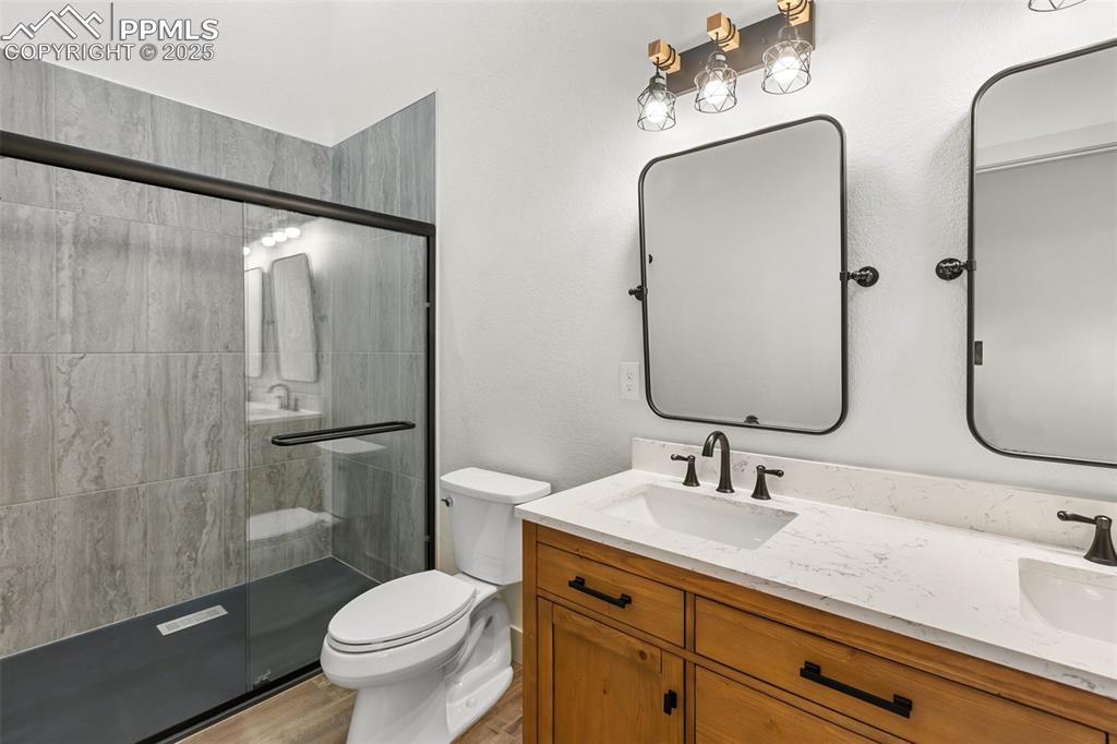 Image 31 of 48: Bathroom