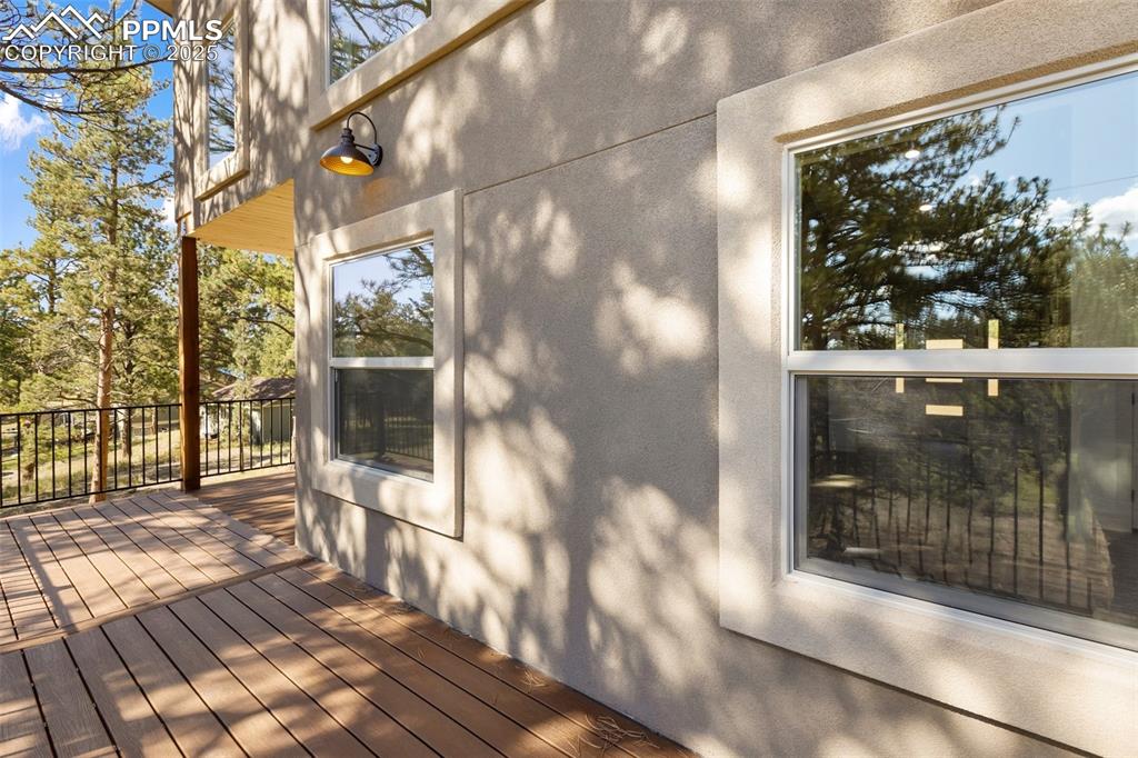 Image 37 of 48: Deck