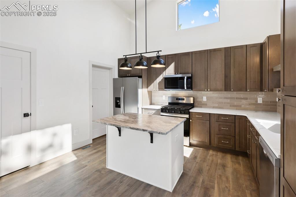 Image 9 of 48: Kitchen