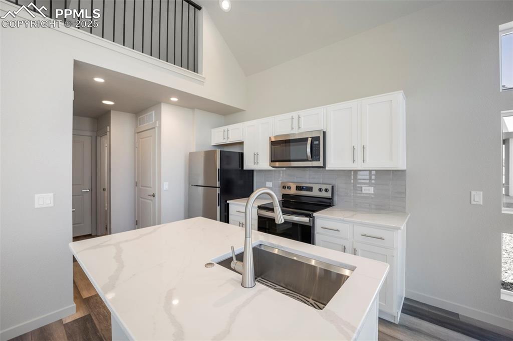 Image 10 of 29: Kitchen